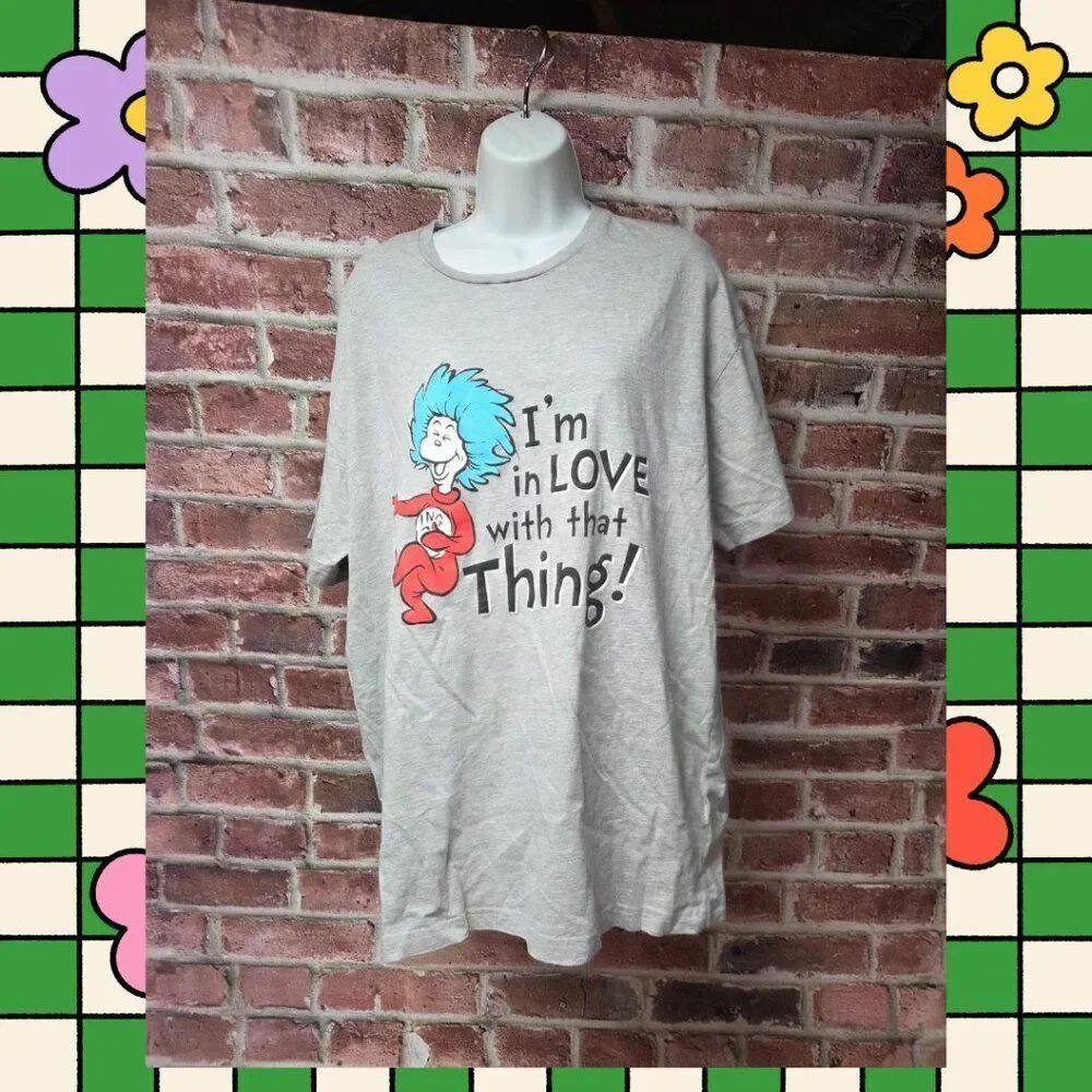 Cat in the Hat Tee 2XL | Universal Studios Gray Graphic Fandom Retro Streetwear‎